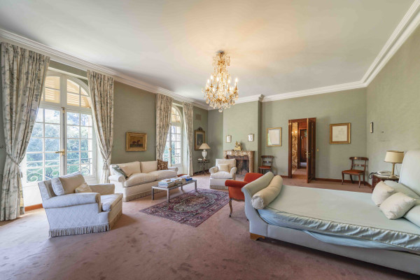 villa in Valbonne : Rent a unique Domaine between Mougins and Valbonne located on prestigious grounds of a total of 18 hectars with a tennis court. - Photo 25