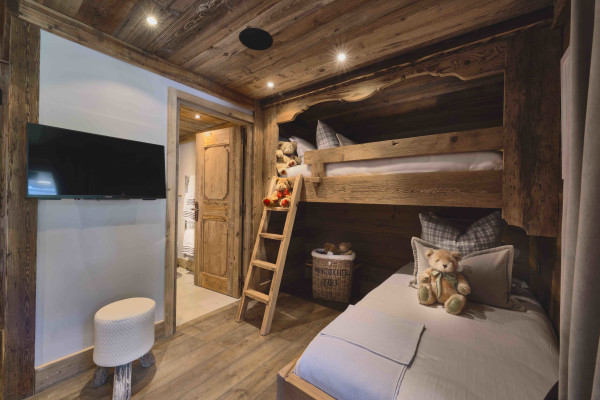 villa in Courchevel : Rent a luxury Chalet in Courchevel 1850, Ski in / Ski out, 7 bedrooms, indoor Swimming pool - Photo 19