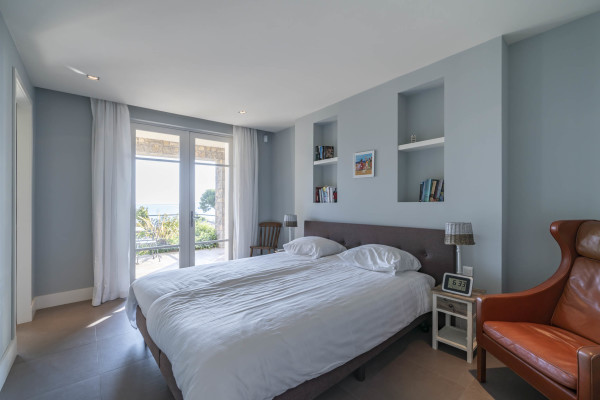 villa in Cap d'Antibes : Amazing sea view for this 6 bedroom villa located at 150m from the beach. - Photo 34