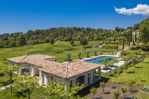 villa in La Colle-sur-Loup : Rent Incredible 7 bedroom domaine in Saint-Paul-de-Vence with 3.8 hectares of land with pool, tennis court and sea views - Photo 54
