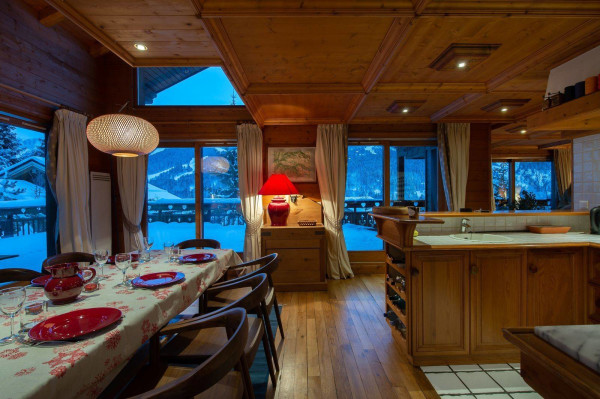 villa in Méribel : Rent this Family chalet which can welcome 15 people near the resort center. - Photo 4