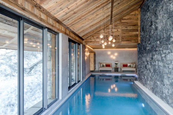 villa in Méribel : Rent this 6 bedroom chalet in a quiet area in Mussilon - Photo 1