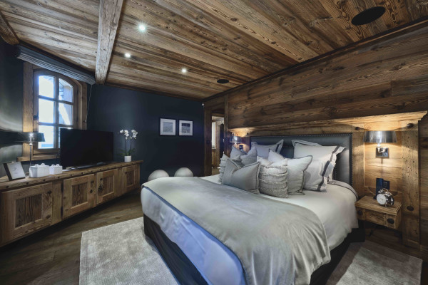 villa in Courchevel : Rent a luxury Chalet in Courchevel 1850, Ski in / Ski out, 7 bedrooms, indoor Swimming pool - Photo 12