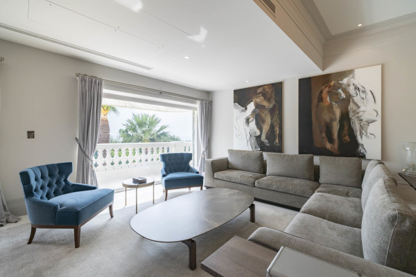 villa in Cannes : Rent stunning 8 bedroom chateau in the center of Cannes with sea views, pool and easy access to the Croisette and beaches - Photo 42