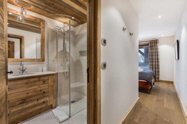villa in Courchevel : Rent this brand new chalet with a great location in Courchevel Moriond 1650 - Photo 14