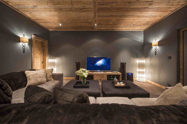 villa in Verbier : Rent estate comprised of 2 luxury chalets in Verbier with spa as well as a chalet for staff - Photo 111