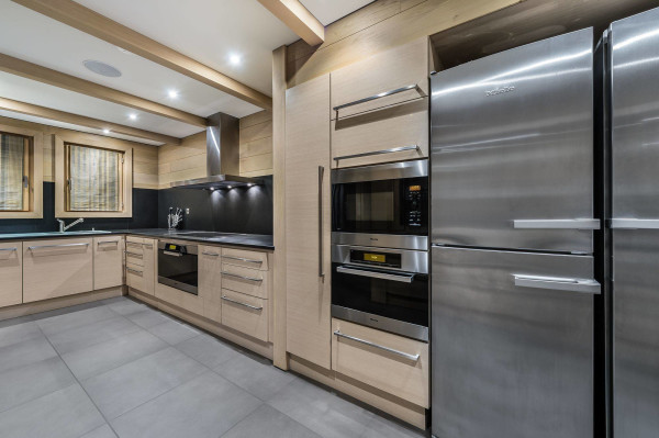villa in Courchevel : Rent this Ski in/ ski out Chalet in Courchevel 1650 - Photo 3