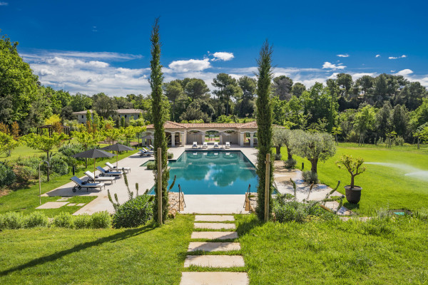 villa in La Colle-sur-Loup : Rent Incredible 7 bedroom domaine in Saint-Paul-de-Vence with 3.8 hectares of land with pool, tennis court and sea views - Photo 40