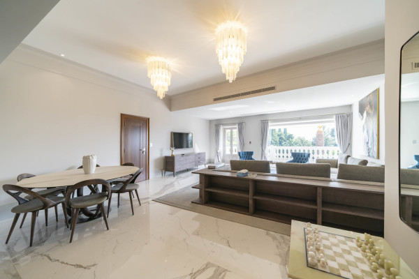 villa in Cannes : Rent stunning 8 bedroom chateau in the center of Cannes with sea views, pool and easy access to the Croisette and beaches - Photo 39