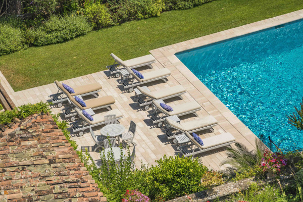 villa in Valbonne : Rent a unique Domaine between Mougins and Valbonne located on prestigious grounds of a total of 18 hectars with a tennis court. - Photo 36