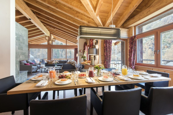 villa in Zermatt : Rent this wonderful 10 bedrooms chalet in Zermatt. - Photo 2