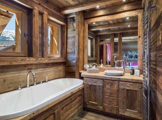 villa in Méribel : Rent this authentic chalet in Méribel Village with a lovely spa - Photo 17