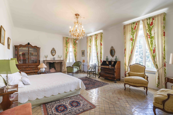 villa in Valbonne : Rent a unique Domaine between Mougins and Valbonne located on prestigious grounds of a total of 18 hectars with a tennis court. - Photo 21