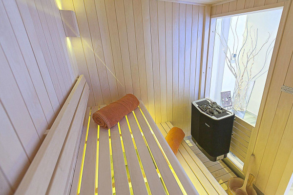 villa in Megève : Rent this ultimate luxury chalet in Mont d'Arbois, walking distance to Megeve. - Photo 11