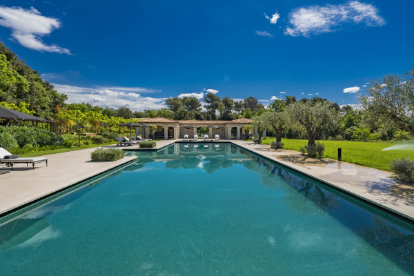 villa in La Colle-sur-Loup : Rent Incredible 7 bedroom domaine in Saint-Paul-de-Vence with 3.8 hectares of land with pool, tennis court and sea views - Photo 41