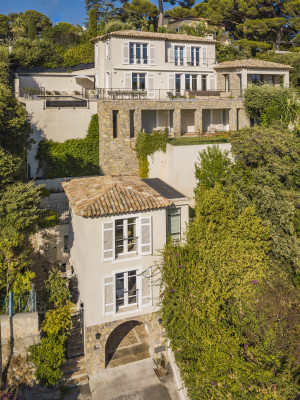 villa in Cap d'Antibes : Amazing sea view for this 6 bedroom villa located at 150m from the beach. - Photo 43