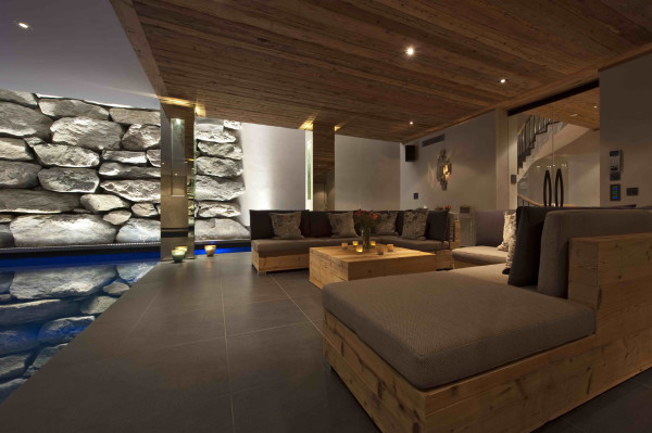 villa in Verbier : Rent estate comprised of 2 luxury chalets in Verbier with spa as well as a chalet for staff - Photo 57