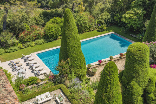 villa in Valbonne : Rent a unique Domaine between Mougins and Valbonne located on prestigious grounds of a total of 18 hectars with a tennis court. - Photo 42