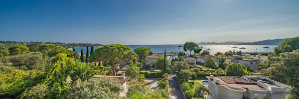 villa in Cap d'Antibes : Amazing sea view for this 6 bedroom villa located at 150m from the beach. - Photo 8