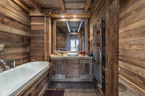 villa in Méribel : Rent this authentic chalet in Méribel Village with a lovely spa - Photo 18