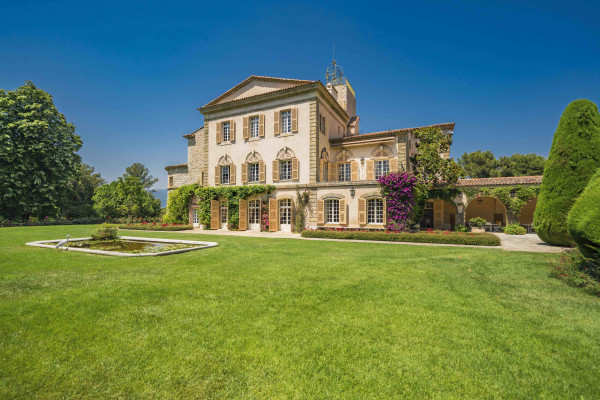 villa in Valbonne : Rent a unique Domaine between Mougins and Valbonne located on prestigious grounds of a total of 18 hectars with a tennis court. - Photo 66