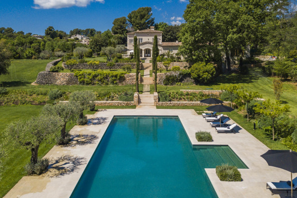 villa in La Colle-sur-Loup : Rent Incredible 7 bedroom domaine in Saint-Paul-de-Vence with 3.8 hectares of land with pool, tennis court and sea views - Photo 51