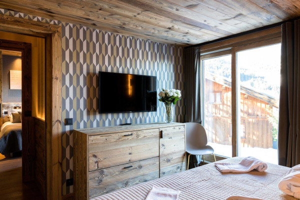 villa in Méribel : Rent this 6 bedroom chalet in a quiet area in Mussilon - Photo 15