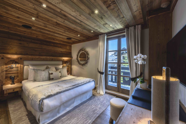 villa in Courchevel : Rent a luxury Chalet in Courchevel 1850, Ski in / Ski out, 7 bedrooms, indoor Swimming pool - Photo 11