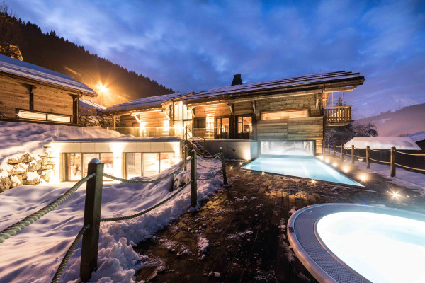 villa in Morzine : Rent an amazing chalet with Indoor-Outdoor swimming pool - Photo 0
