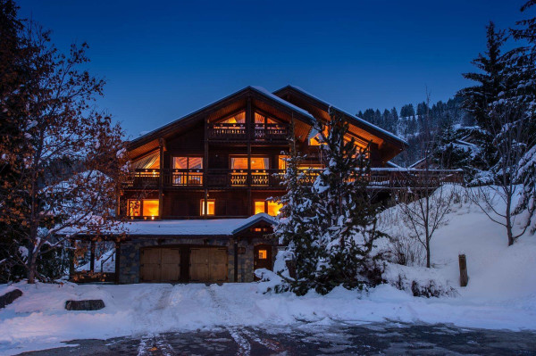 villa in Méribel : Rent this Family chalet which can welcome 15 people near the resort center. - Photo 0