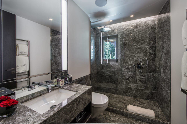 villa in Courchevel : Rent this 8 bedrooms luxury chalet in Nogentil Courchevel 1850 - Photo 14