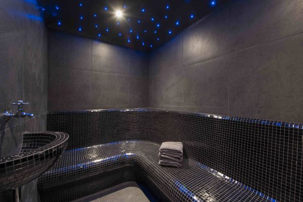 villa in Verbier : Rent estate comprised of 2 luxury chalets in Verbier with spa as well as a chalet for staff - Photo 63