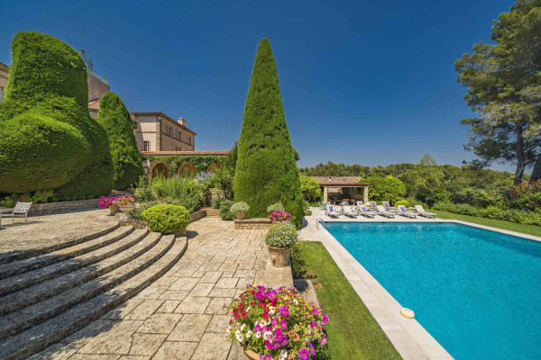 villa in Valbonne : Rent a unique Domaine between Mougins and Valbonne located on prestigious grounds of a total of 18 hectars with a tennis court. - Photo 49