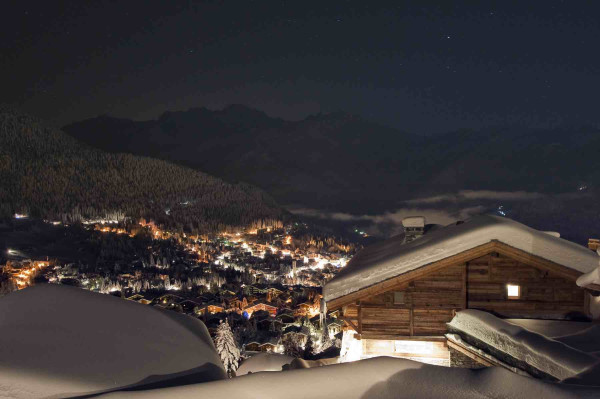 villa in Verbier : Rent estate comprised of 2 luxury chalets in Verbier with spa as well as a chalet for staff - Photo 47