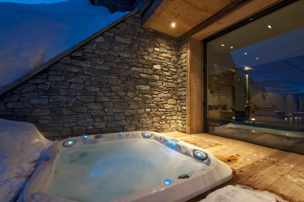 villa in Verbier : Rent estate comprised of 2 luxury chalets in Verbier with spa as well as a chalet for staff - Photo 52