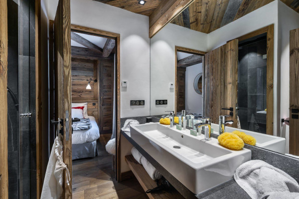 villa in Val-d'Isère : Rent this 5 bedrooms chalet with a perfect location. - Photo 18