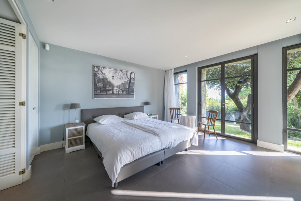 villa in Cap d'Antibes : Amazing sea view for this 6 bedroom villa located at 150m from the beach. - Photo 31
