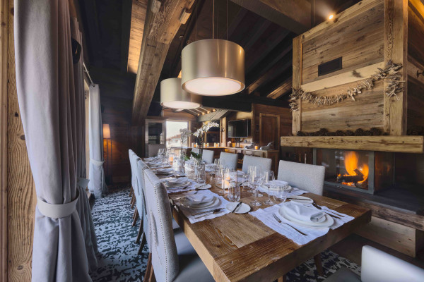 villa in Courchevel : Rent a luxury Chalet in Courchevel 1850, Ski in / Ski out, 7 bedrooms, indoor Swimming pool - Photo 2
