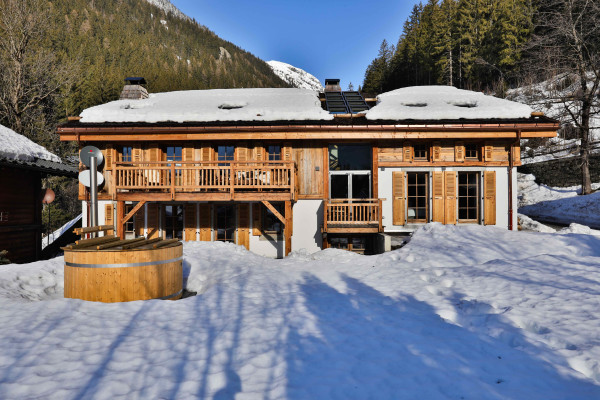 villa in Chamonix : Rent this chalet perfect for large group of 22 guests in Les Tines. - Photo 0