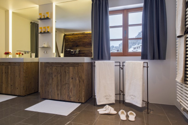 villa in Lech : Rent enchanting chalet with spa, sine cellar and cinema room in Lech, Austria - Photo 13