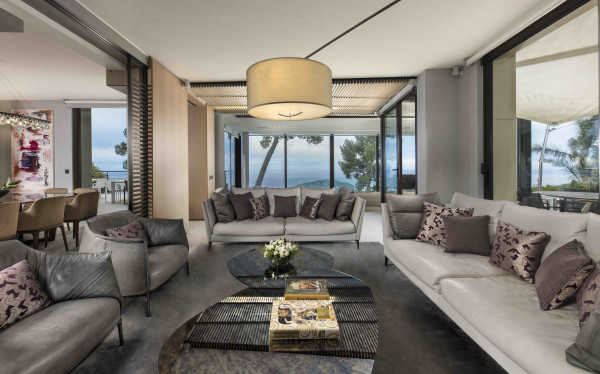 villa in Villefranche-sur-Mer : Rent this gorgeous villa with an extraordinary view of the bay of St Jean Cap Ferrat. - Photo 6