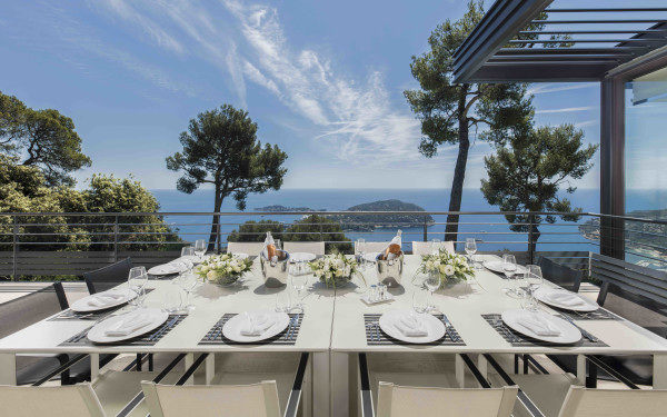 villa in Villefranche-sur-Mer : Rent this gorgeous villa with an extraordinary view of the bay of St Jean Cap Ferrat. - Photo 11