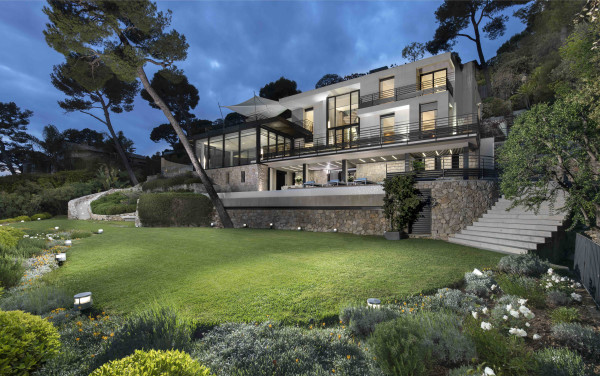 villa in Villefranche-sur-Mer : Rent this gorgeous villa with an extraordinary view of the bay of St Jean Cap Ferrat. - Photo 25