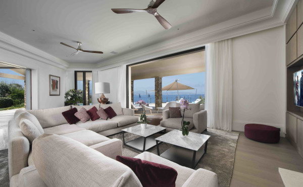 villa in St Tropez : Rent this waterfront property located in the prestigious domain of 'Les parcs de St Tropez' - Photo 3