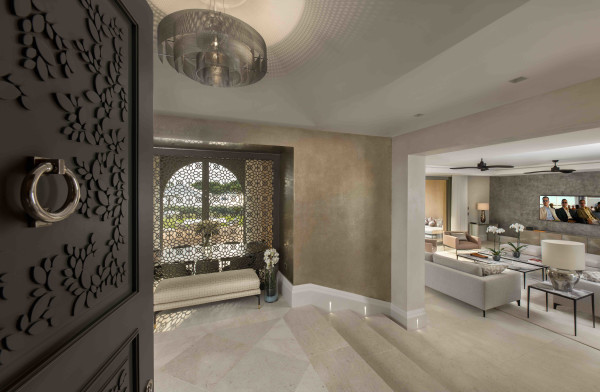 villa in St Tropez : Rent this luxurious 5 bedrooms villa with a direct access to the beach. - Photo 11
