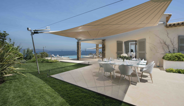 villa in St Tropez : Rent this waterfront property located in the prestigious domain of 'Les parcs de St Tropez' - Photo 12
