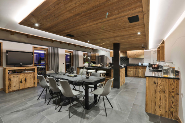 villa in Chamonix : Rent this chalet perfect for large group of 22 guests in Les Tines. - Photo 2