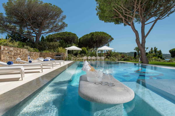 villa in St Tropez : Rent this luxurious 5 bedrooms villa with a direct access to the beach. - Photo 12