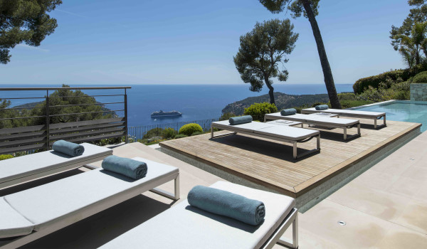 villa in Villefranche-sur-Mer : Rent this gorgeous villa with an extraordinary view of the bay of St Jean Cap Ferrat. - Photo 1