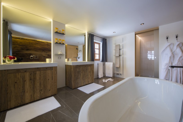 villa in Lech : Rent enchanting chalet with spa, sine cellar and cinema room in Lech, Austria - Photo 14
